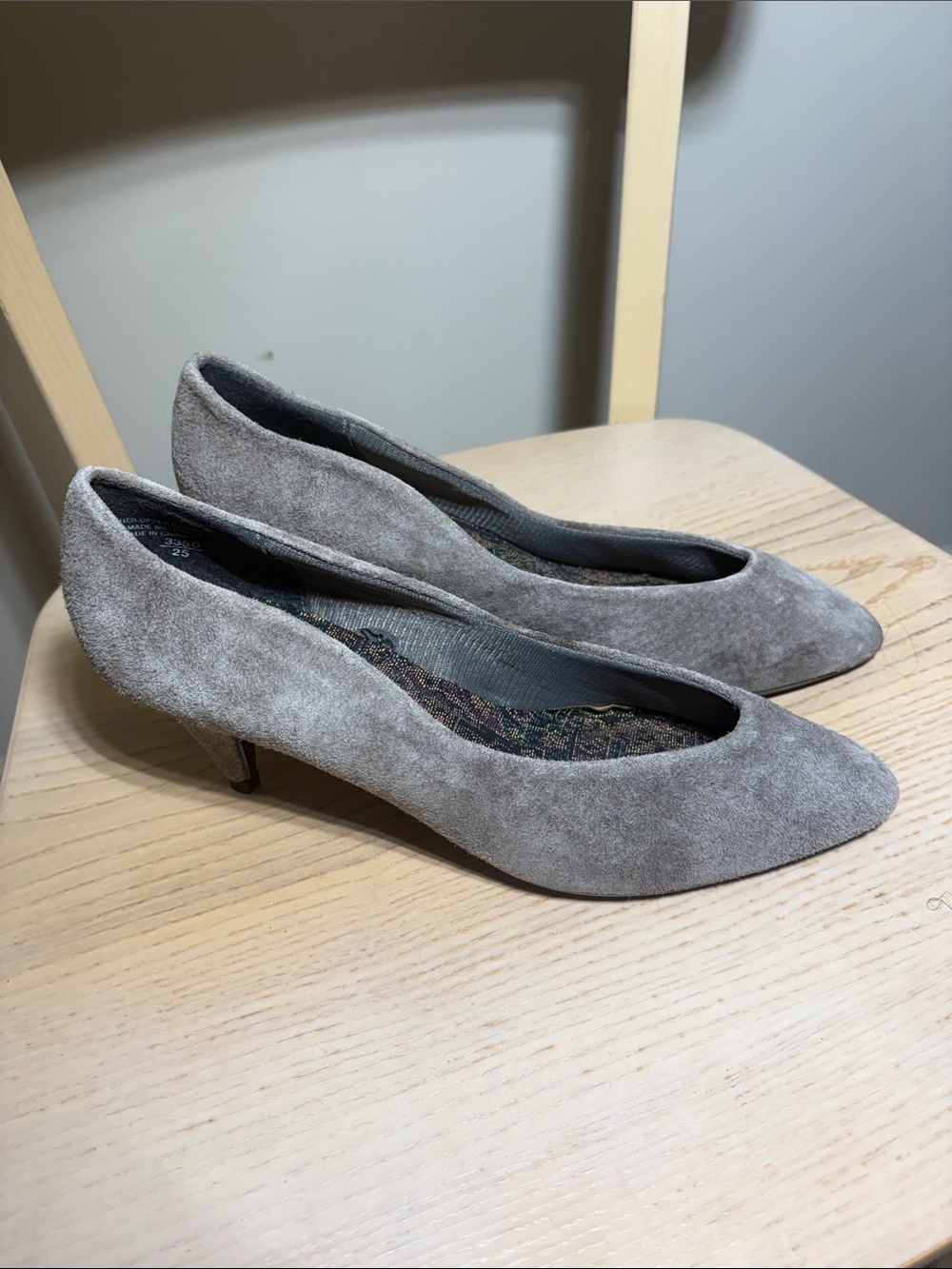 Leather Collections Genuine Leather Gray Suede Pumps Size 9